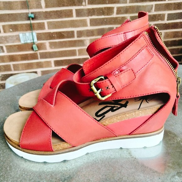 OTBT Red Wedge Sandals - Picture 4 of 7